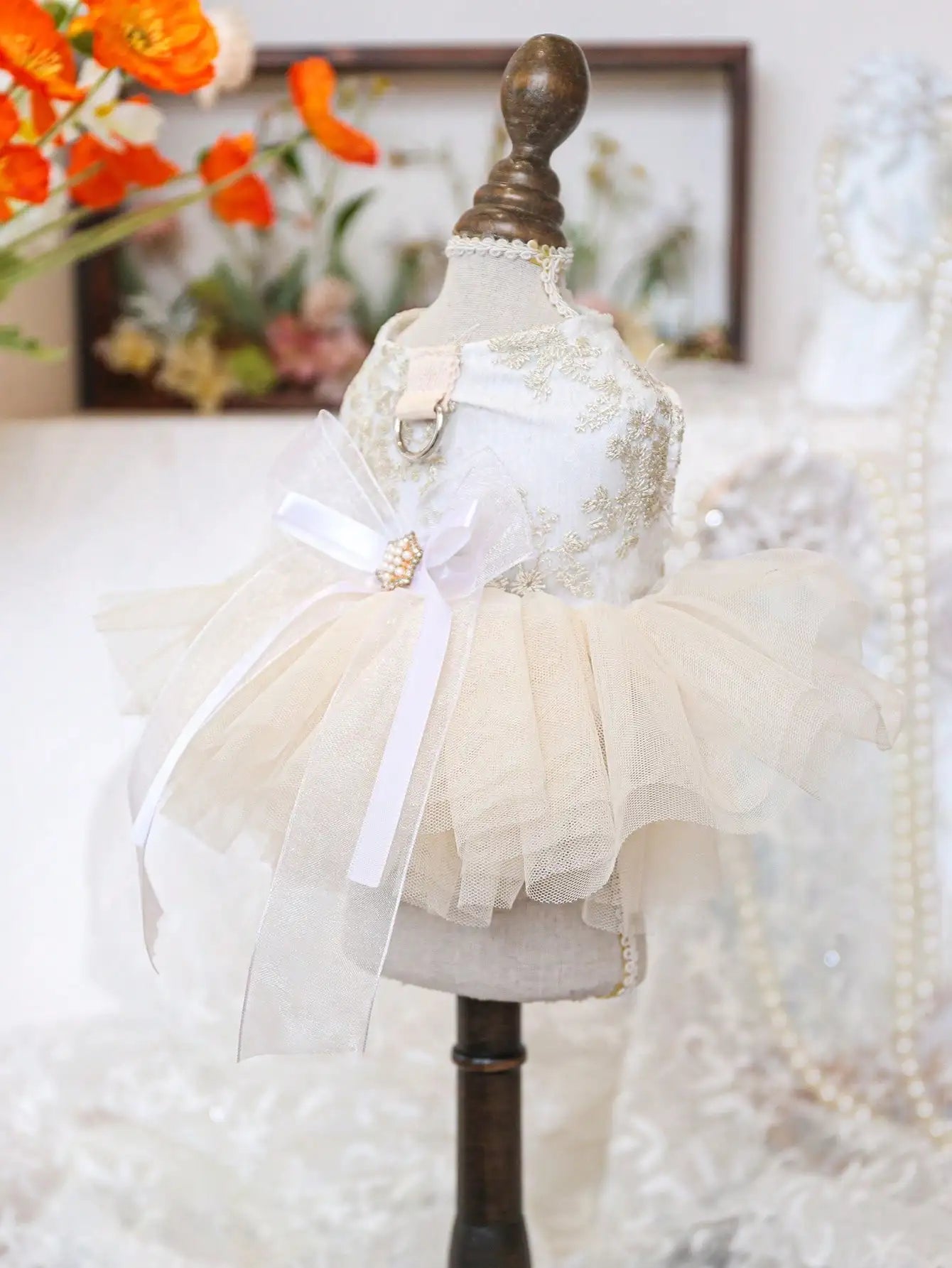 1Pc Luxury Pet Princess Wedding Dress Thin Spring Summer Outfit Gold Floral Embroidery Pearl Bow Decor Built-in D-ring For Traction Universal For Cats Dogs Elegant Party Costume Photo Prop Holiday Pet Gift