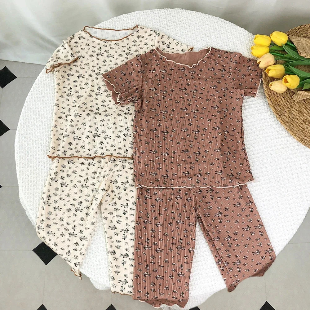 Kids' summer casual 2-piece set from I YAN with floral printed short sleeve T-shirt and matching pants, comfortable home wear.