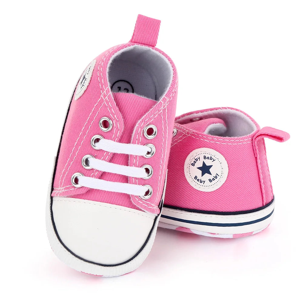 I YAN baby canvas sneakers for boys and girls, soft sole, non-slip casual shoes for newborns and toddlers, ideal for first steps.
