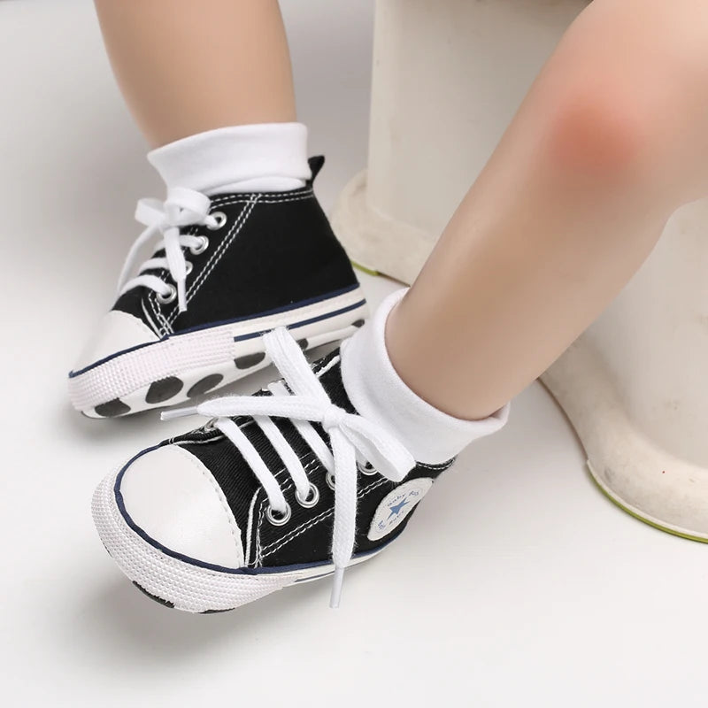 I YAN infant toddler anti-slip canvas sneakers with star design, ideal for newborns and young children learning to walk.