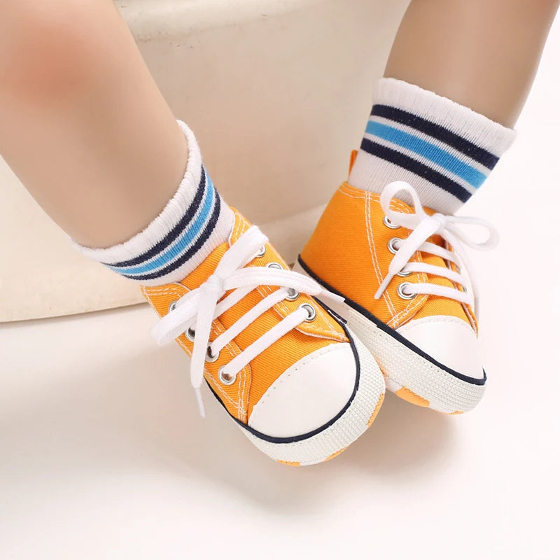I YAN infant toddler anti-slip canvas sneakers with star design, suitable for first walkers and newborn boys and girls.