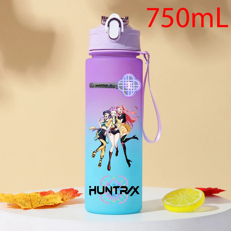 I YAN Demon Hunters 750ml plastic water bottle with warrior gourd design, ideal for KPop fans and outdoor drinking.