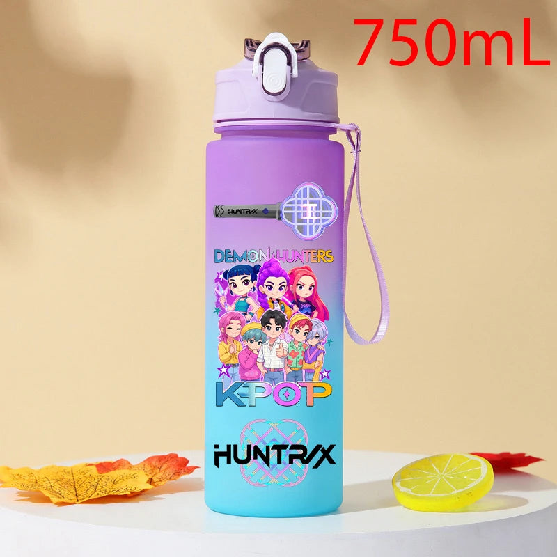 I YAN Demon Hunters 750ml plastic water bottle featuring warrior-themed design, ideal for KPop fans and hydration enthusiasts.