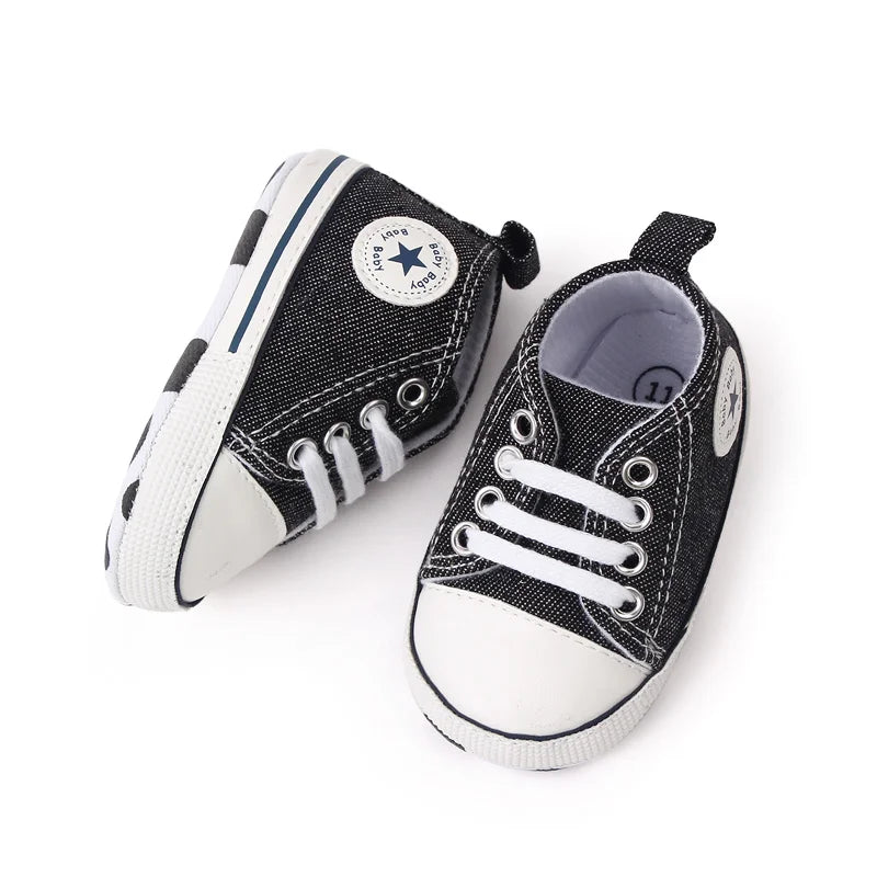 I YAN baby canvas sneakers for boys and girls, soft sole, non-slip toddler shoes for first walkers and casual outings.