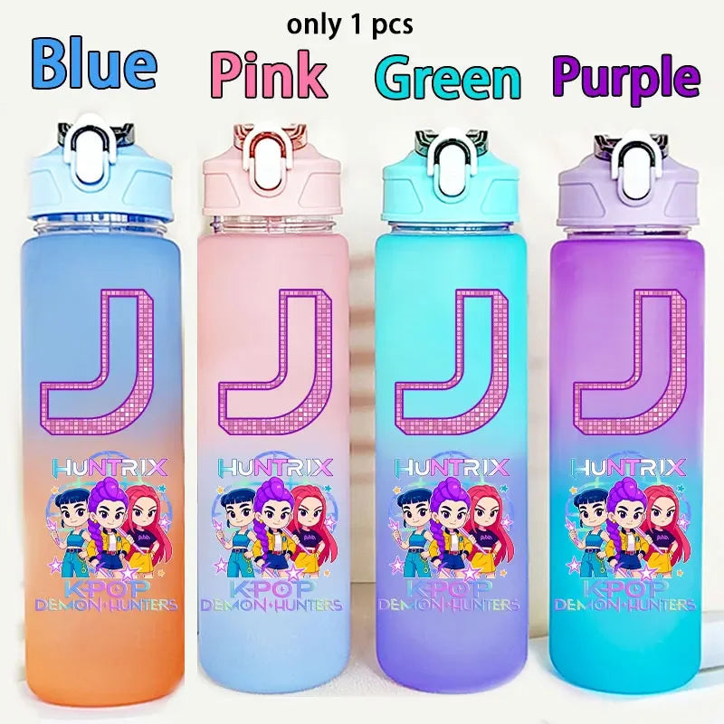 I YAN Kpop Demon Hunters 750ML water bottle featuring warriors letter and number design, ideal for kids' school accessories.