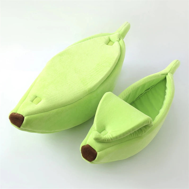 Colorful banana-shaped cat bed from I YAN, cozy and durable, perfect for cats and small pets, featuring soft cushioning and portable design.