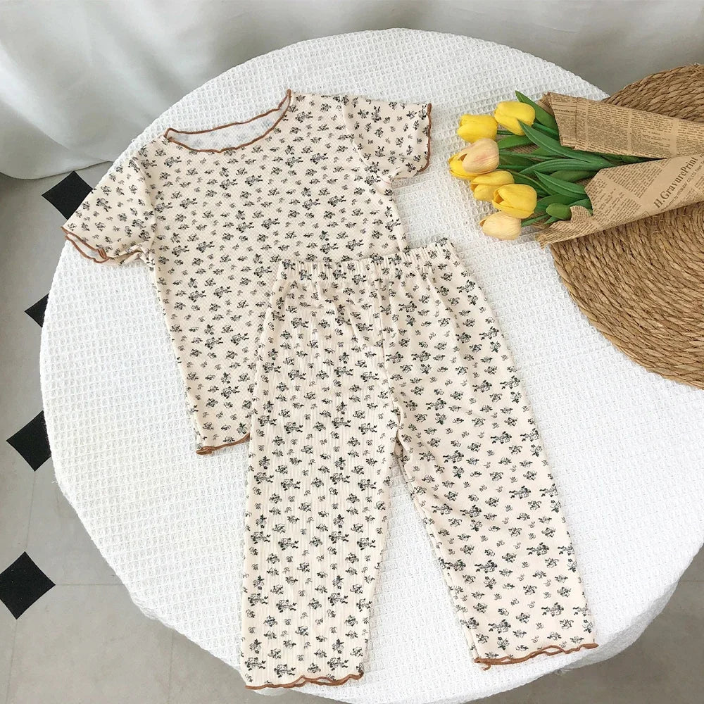 I YAN Bear Leader kids' summer 2-piece set with floral print short sleeve T-shirt and matching pants, casual home wear for children.