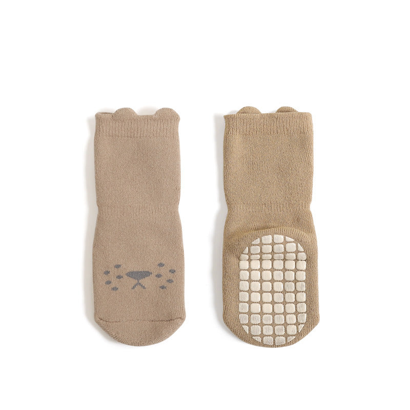 Combed cotton socks for boys and girls by I YAN, featuring colorful striped patterns and comfortable fit.